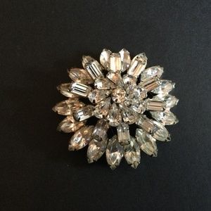 Vintage Weiss 3D prong set rhinestone brooch